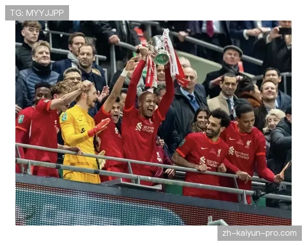 沙滩足球规则解读：无越位如何影响判罚与战术